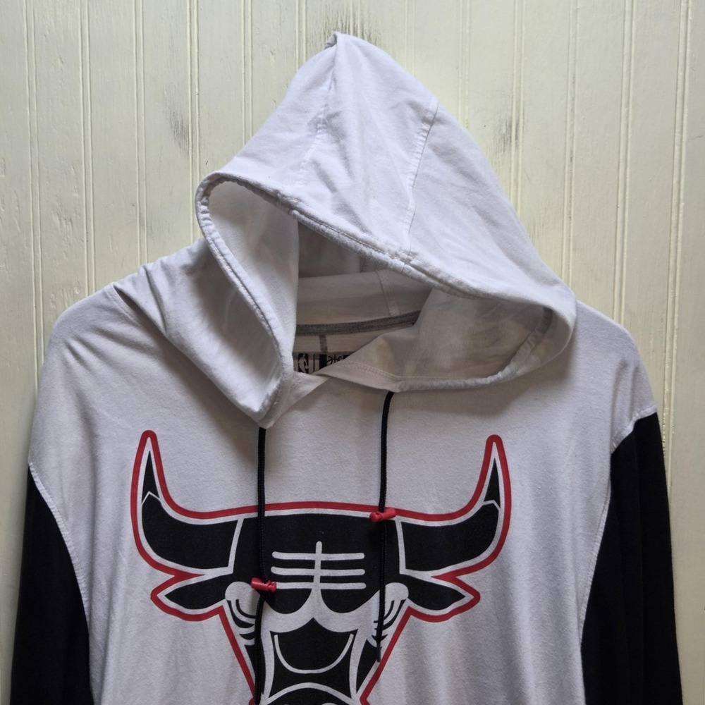 Chicago Bulls Shirt Mens‎ 2XL White Black NBA Basketball Hooded Long Sleeve